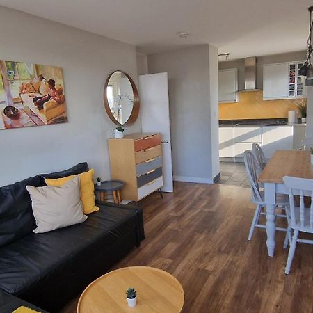 Beautiful 3-Bedroom Flat With Stunning Views London Luaran gambar